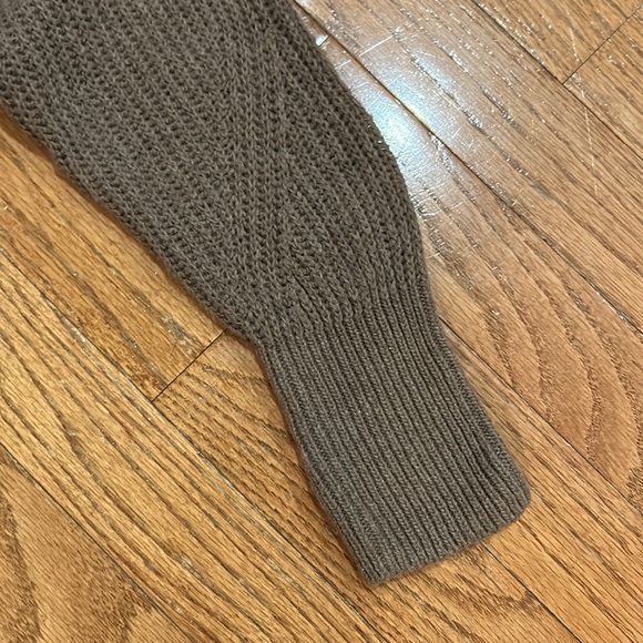 Shein sweater size small. Like new condition - Picture 5 of 5